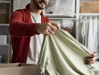 Как убрать жвачку с одежды