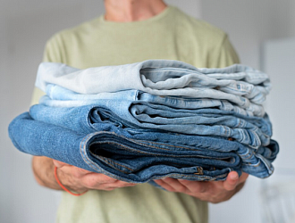 Как правильно стирать джинсы